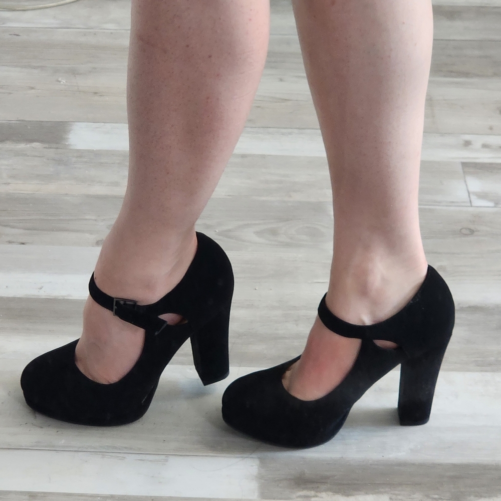 Black heels - Picture 10 of 13